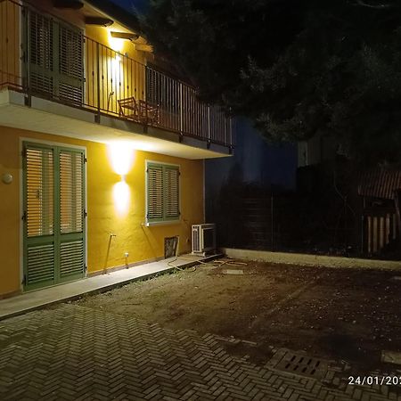 Un Angolo A Milano... Bagian luar foto